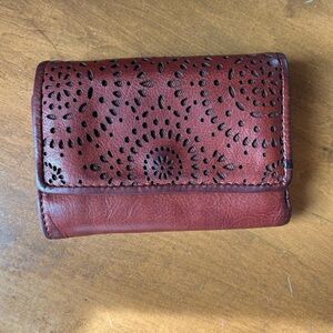 LEATHER WALLET • stylish, multi pocketed wallet for everyday use